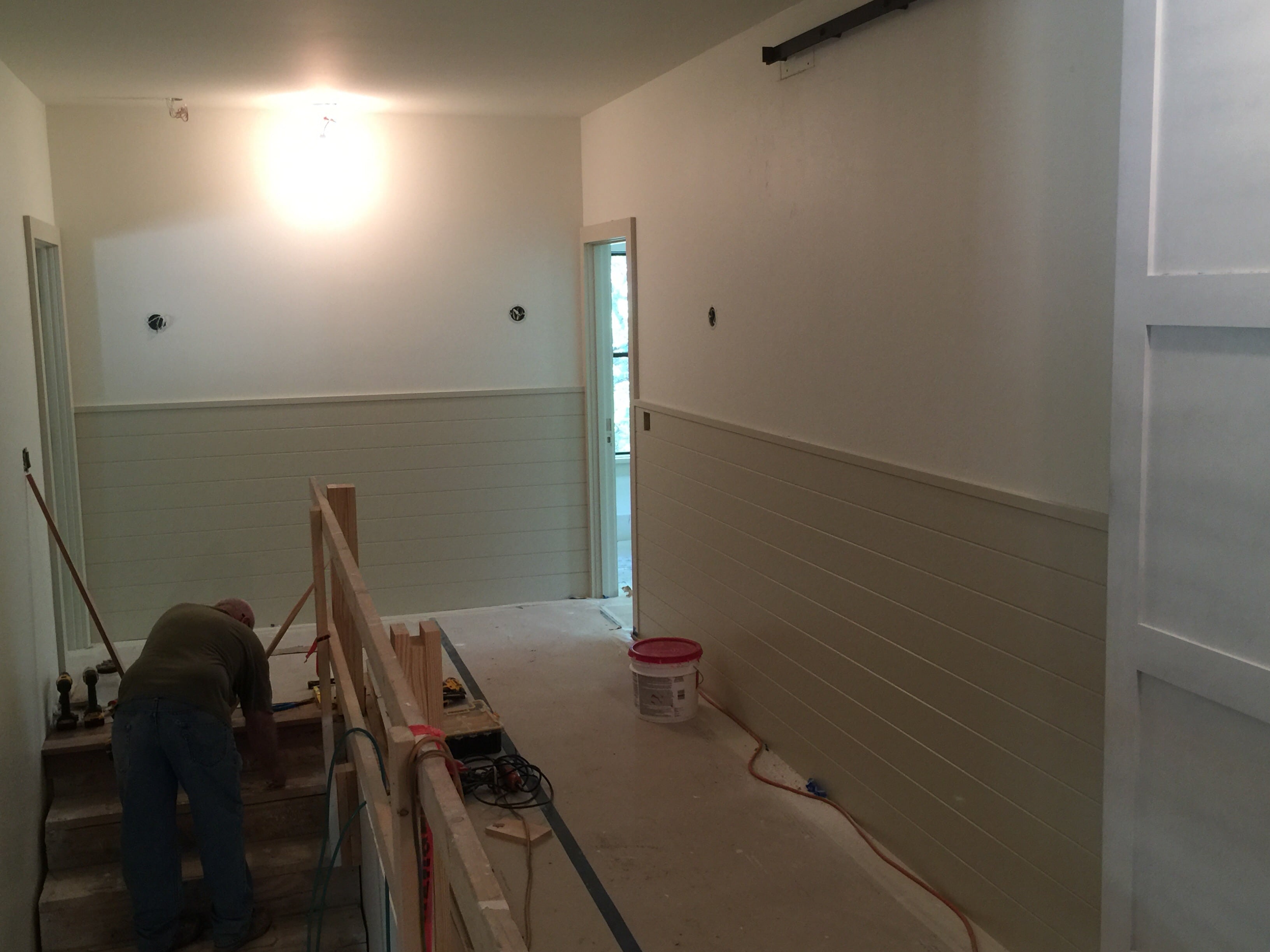 Vertical. Horizontal. Full wall. Half wall. Wainscoting can come in all